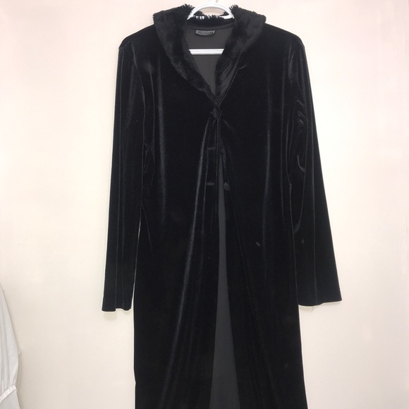 Sabora Black Velvet Fur Trimmed Long Sleeve Robe - Picture 2 of 12
